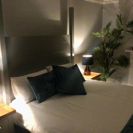 Stylish Flat In Yeovil Somerset Bagian luar foto