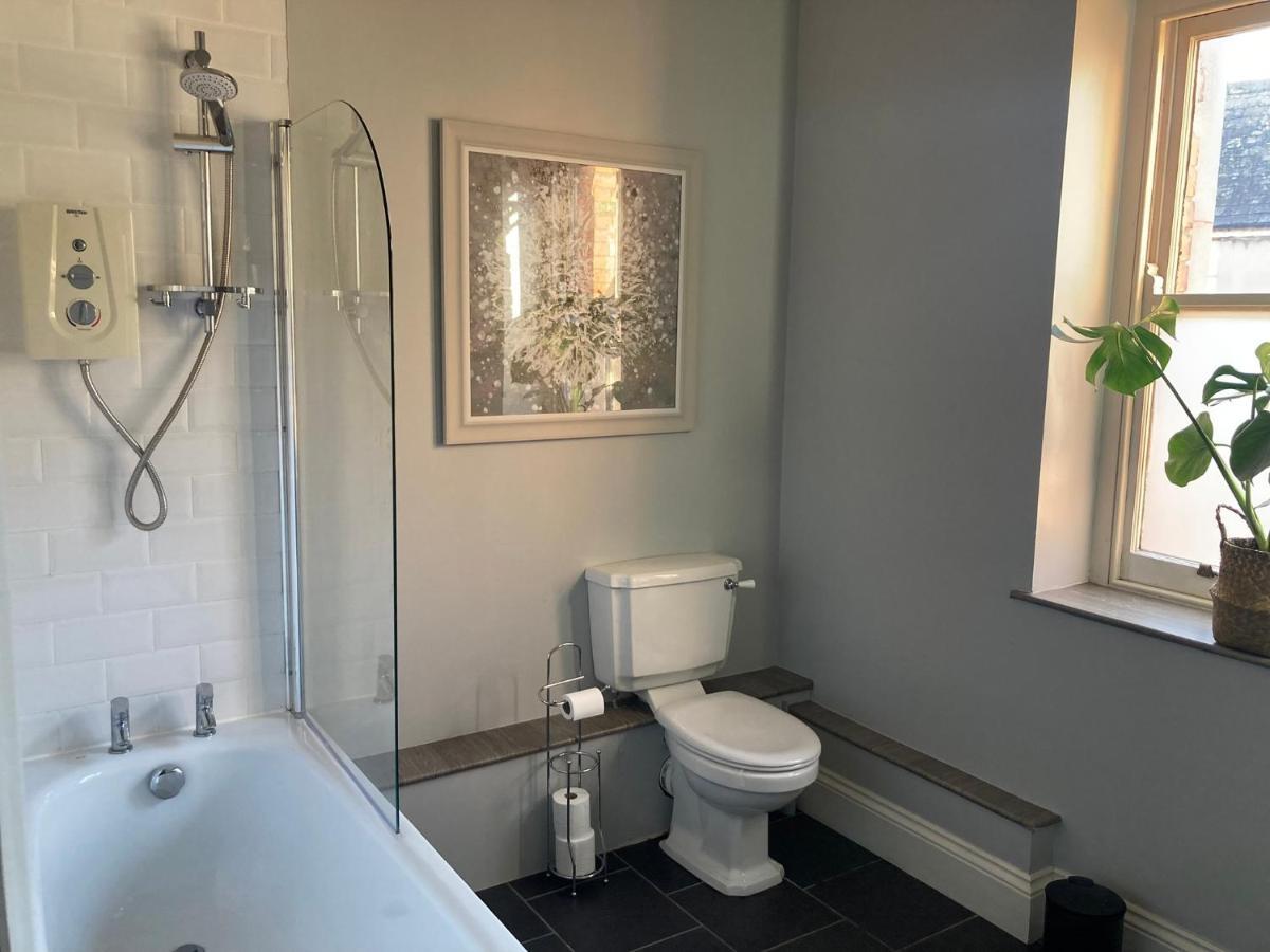 Stylish Flat In Yeovil Somerset Bagian luar foto