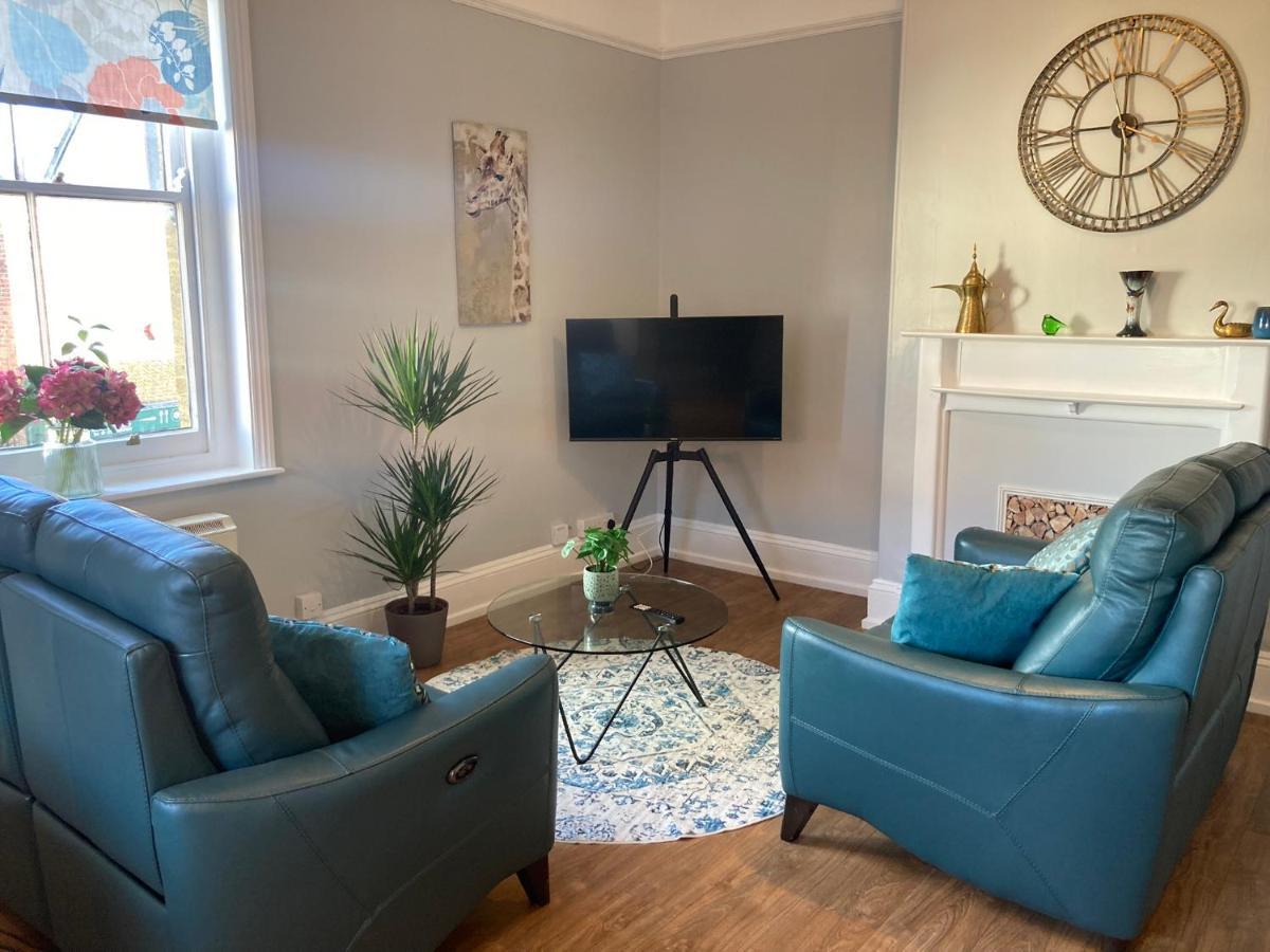 Stylish Flat In Yeovil Somerset Bagian luar foto