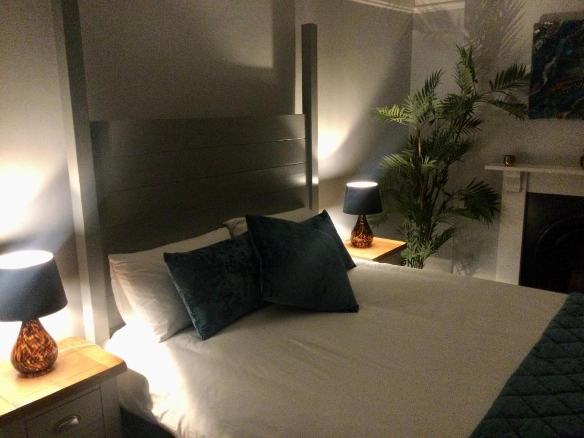 Stylish Flat In Yeovil Somerset Bagian luar foto